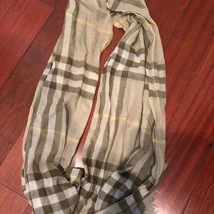 Burberry gauze green scarf